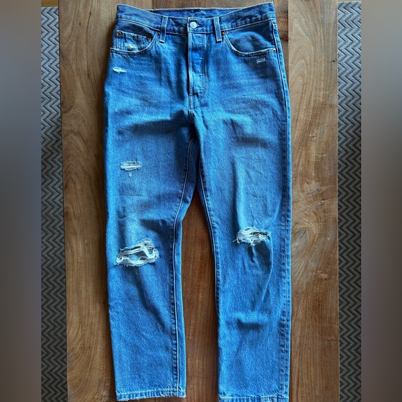 LEVI’S Women’s 501 Jeans - Like NEW! - Picture 2 of 2